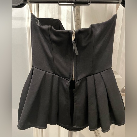 Guess by Marciano Black Deep-V Strapless Peplum Top - Picture 2 of 3